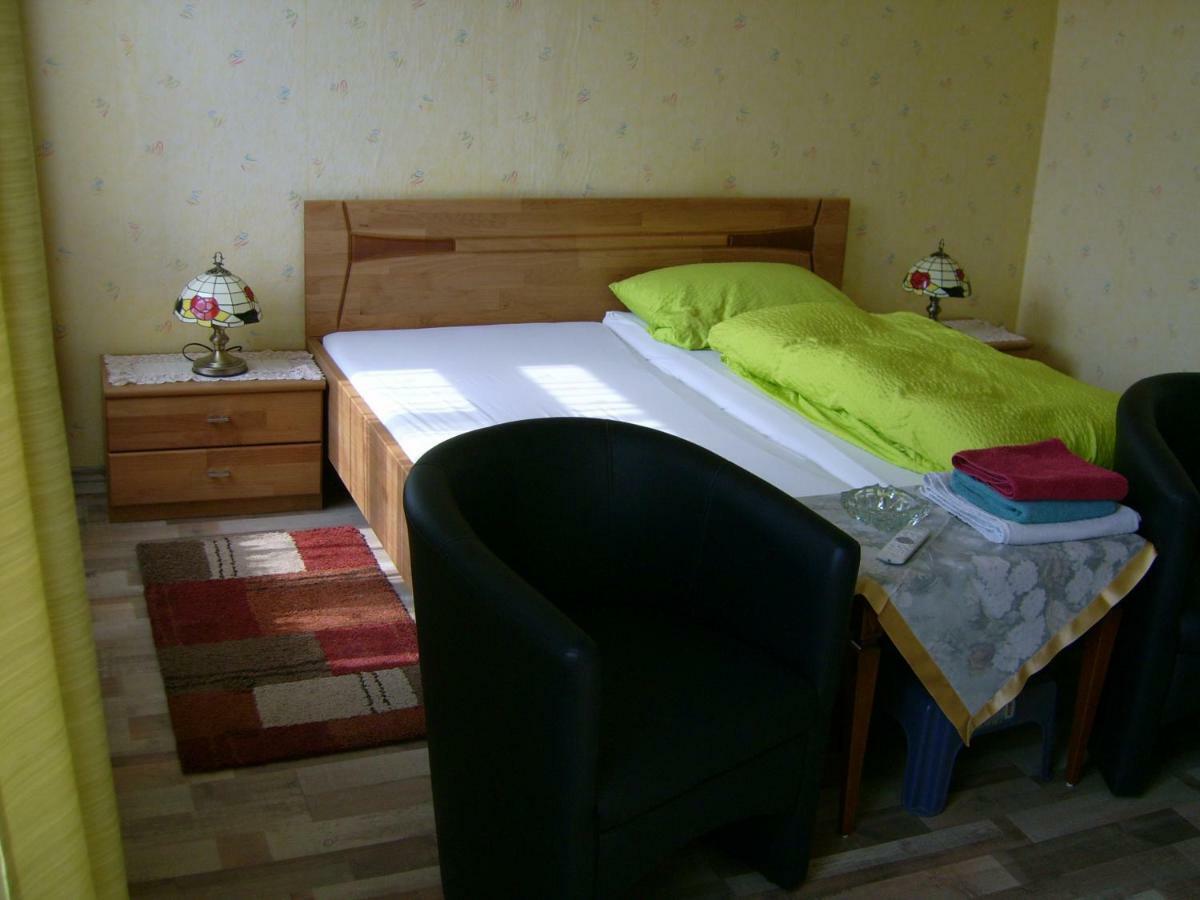 Gasthaus Zur Traube Hatzenport Extérieur photo