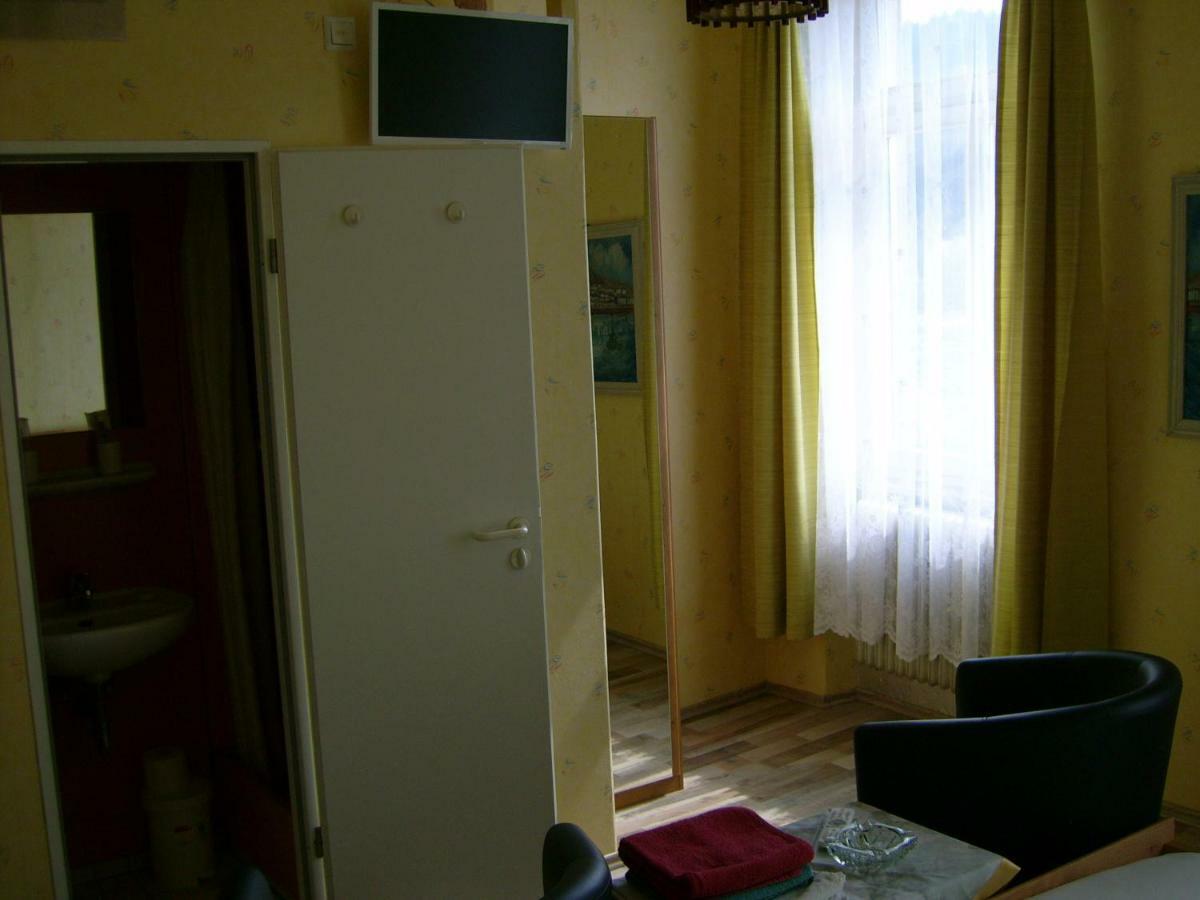 Gasthaus Zur Traube Hatzenport Extérieur photo